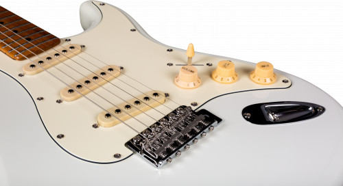 JET JS-300 OW - электрогитара, Stratocaster, корпус липа, 22 лада,  SSS, tremolo, цвет Olympic White